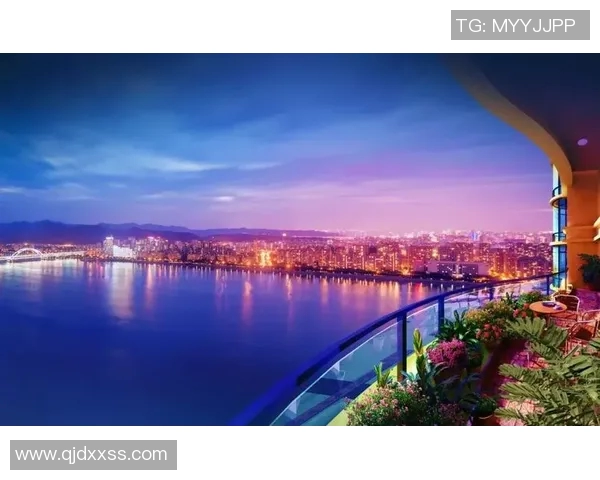 足球球星携手共创辉煌：跨界合作与球场上的精彩故事